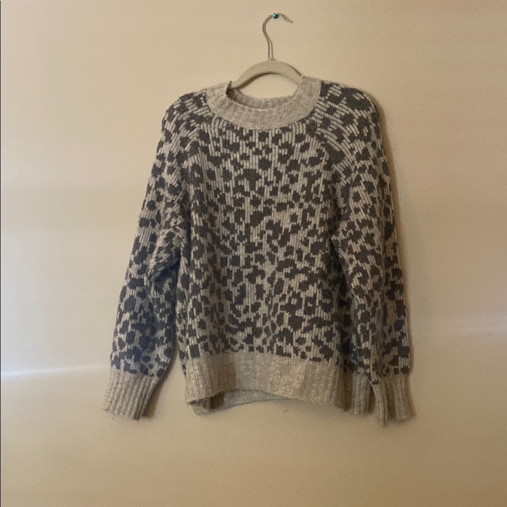 Old Navy Gray and Cream Crew Neck Sweater